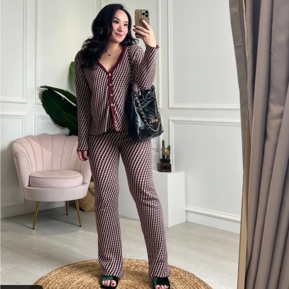 LUNETA Ariella Pants and Cardigan in Wine - Picture 3 of 4